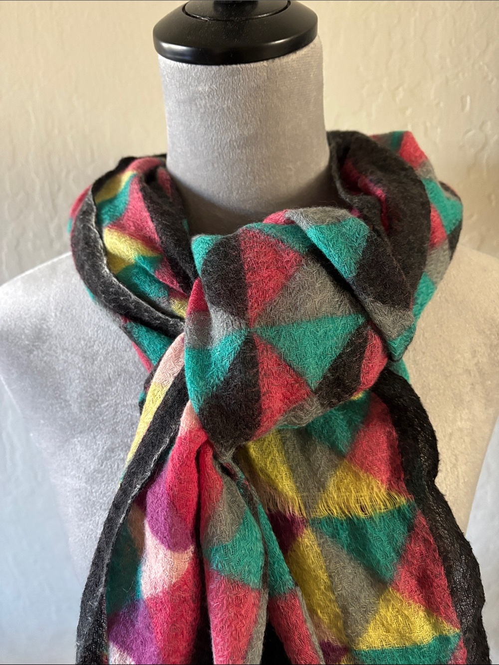 Geometric pattern Wool scarf - Picture 3 of 8